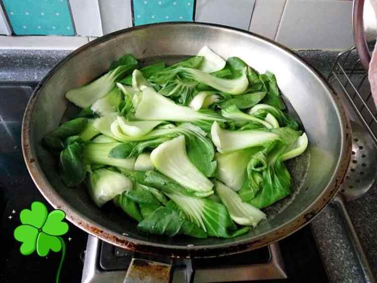 清炒虾仁油菜步骤2