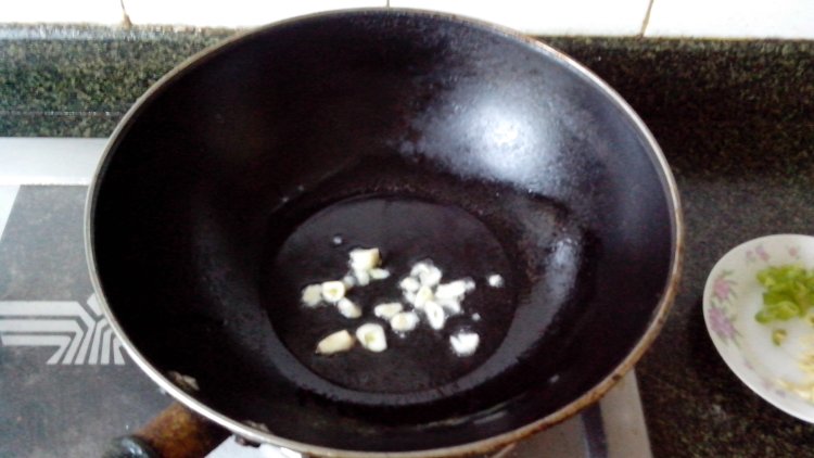 虾仁肉丝杂蔬炒白粿步骤3