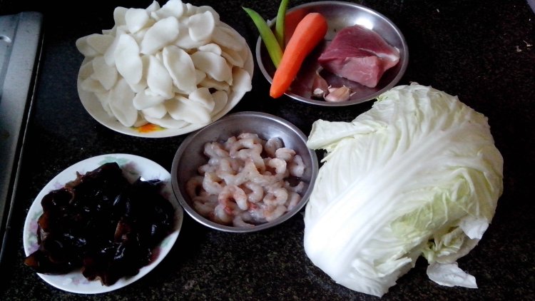 虾仁肉丝杂蔬炒白粿步骤1