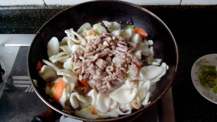 虾仁肉丝杂蔬炒白粿步骤10