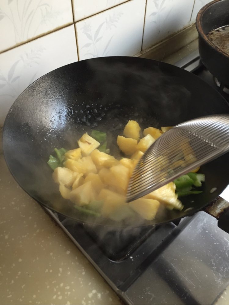 菠萝咕老虾步骤7