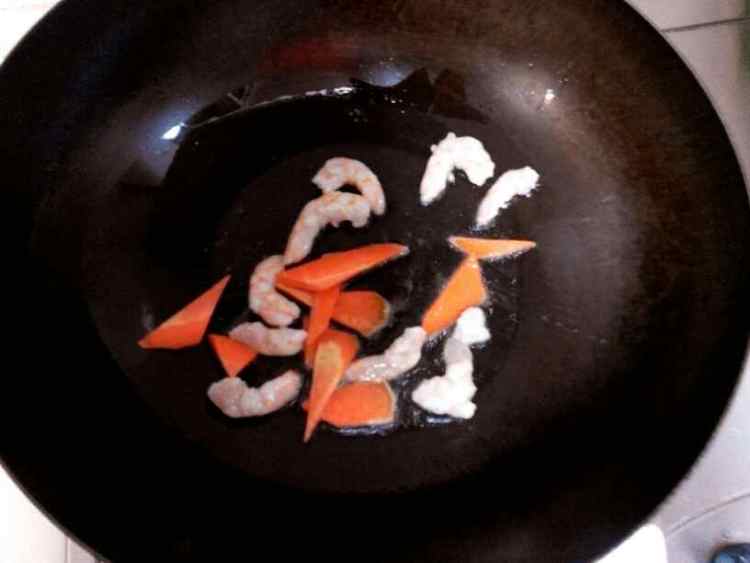 香菇腐竹脆虾仁步骤2