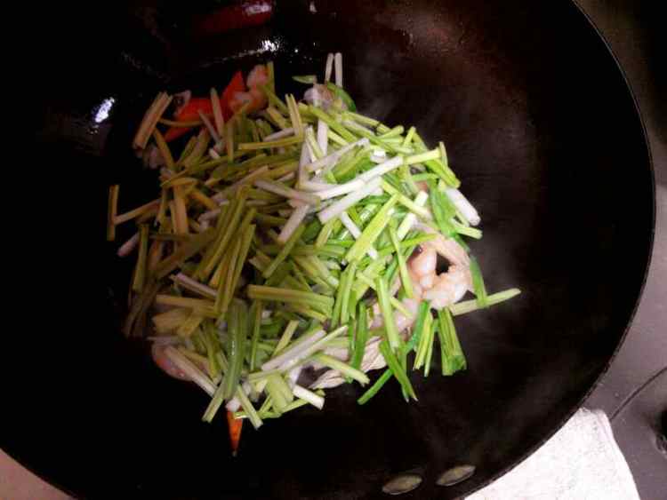 香菇腐竹脆虾仁步骤5