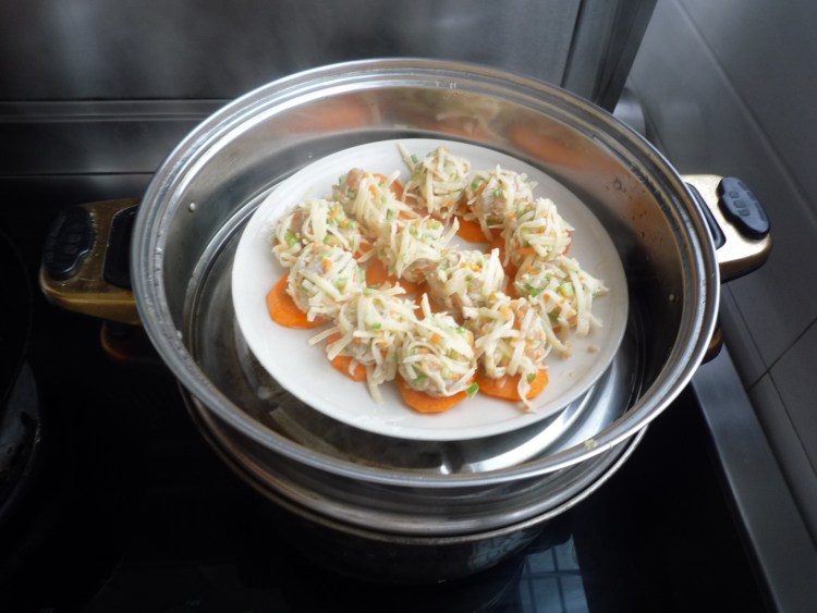 虾仁土豆蒸丸子步骤9