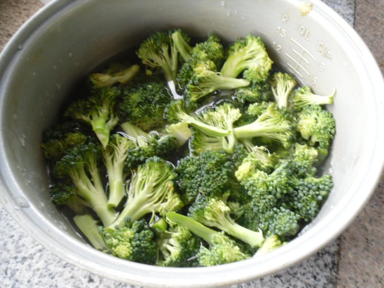 虾球西兰花步骤2