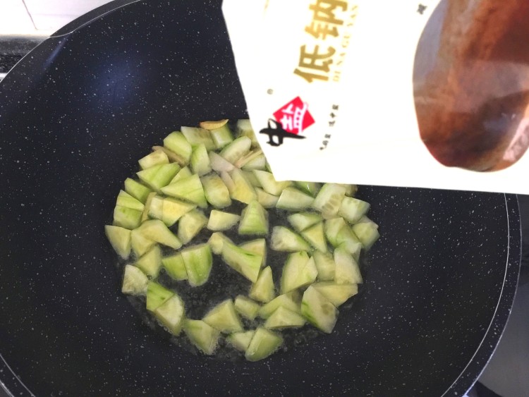 青瓜虾仁步骤4