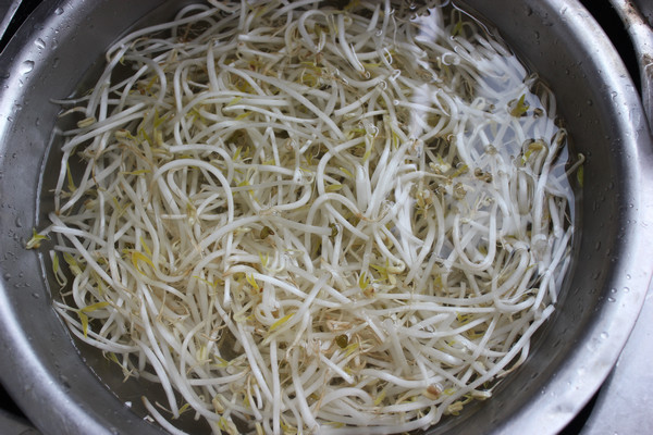 私房炝拌豆芽步骤7