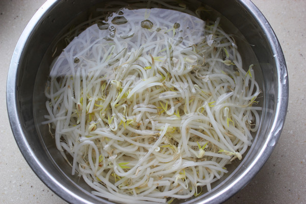 私房炝拌豆芽步骤9