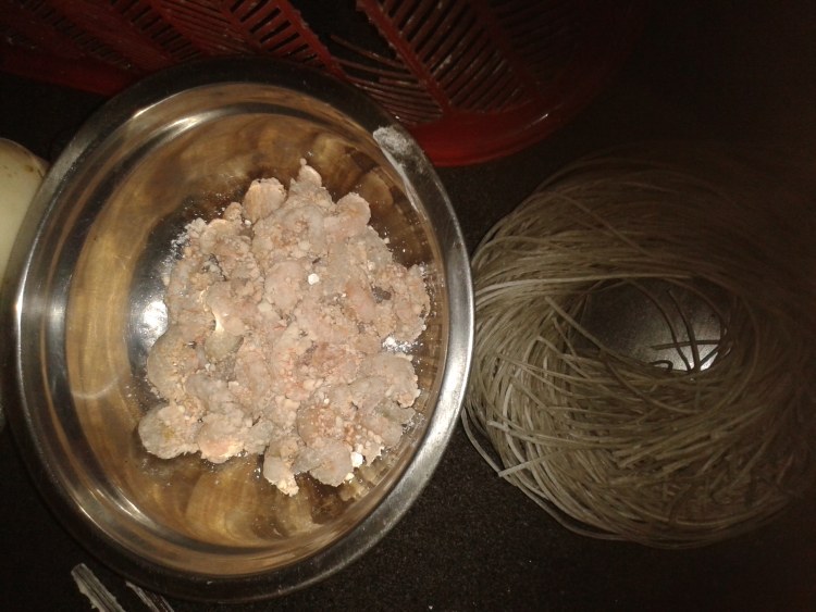 虾仁油菜煮黑粉团步骤2