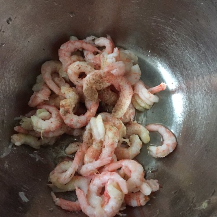 西葫芦虾仁锅贴步骤2