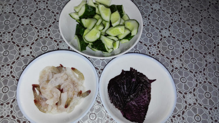 黄瓜炒虾仁步骤1