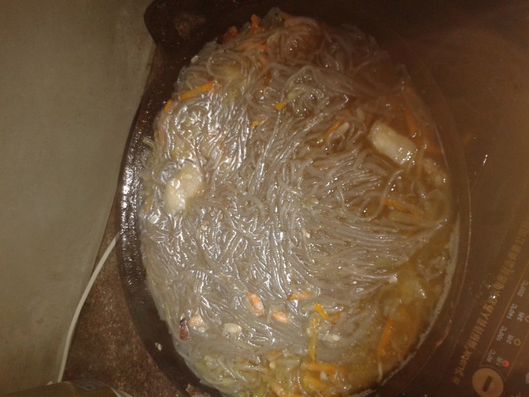 虾仁瘦肉炒粉团步骤5