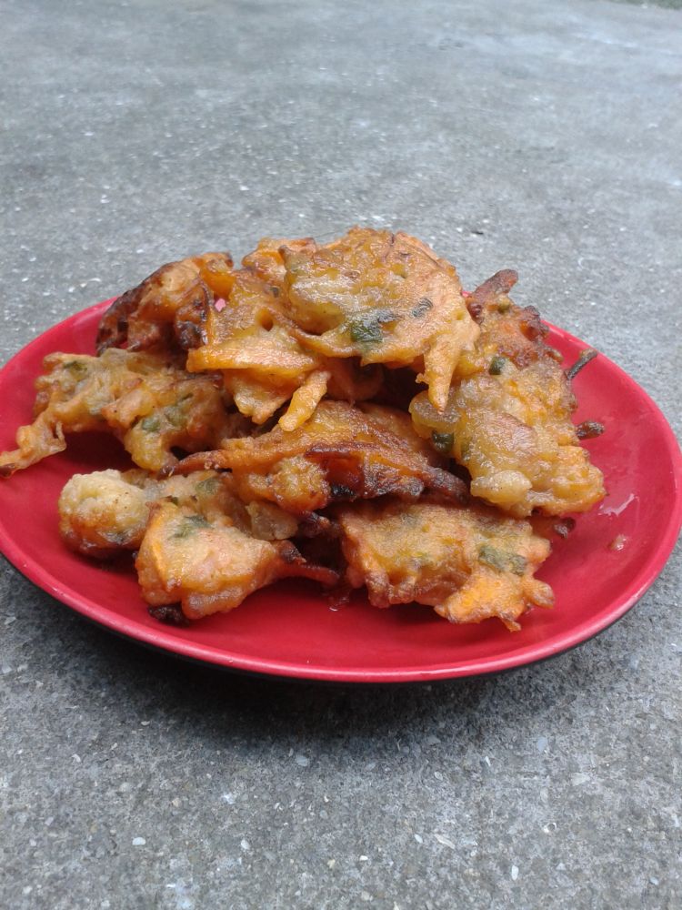 炸红萝卜虾仁肉丸子步骤8