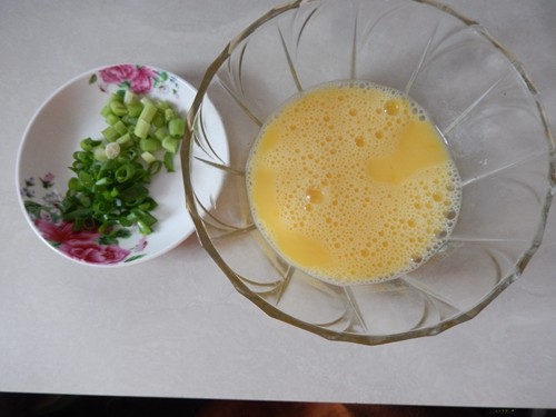 【手工美食】虾仁蛋炒步骤3