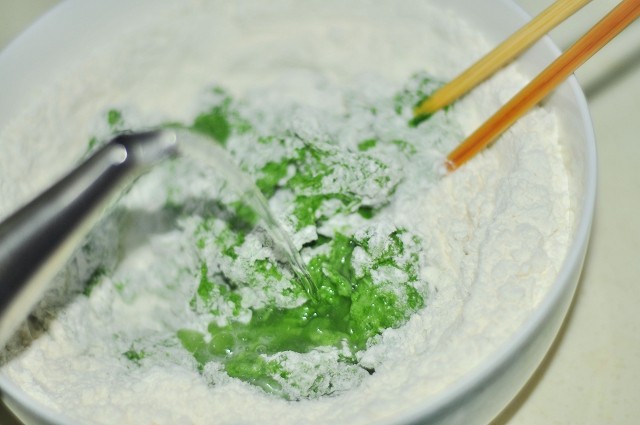 鲜虾仁菠菜卷步骤6