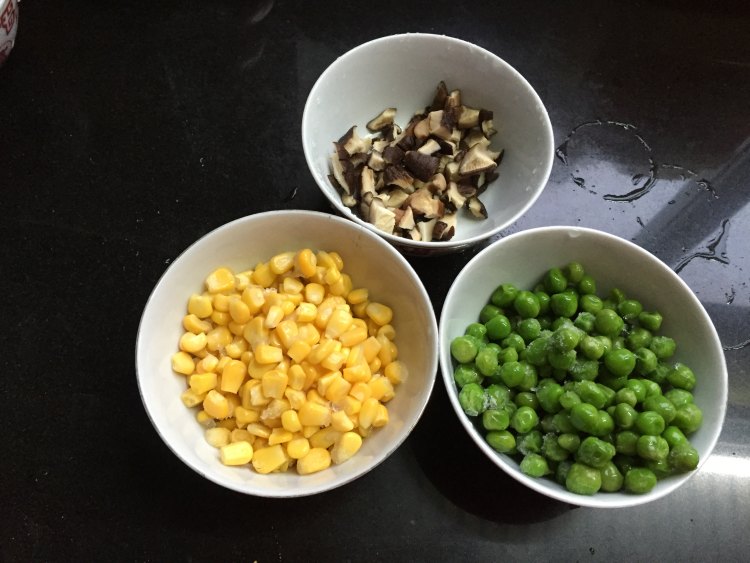 虾仁炒豌豆步骤2