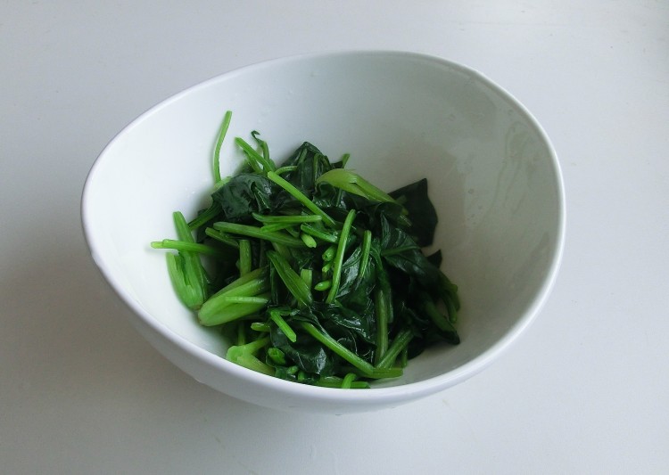 菠菜虾仁步骤6
