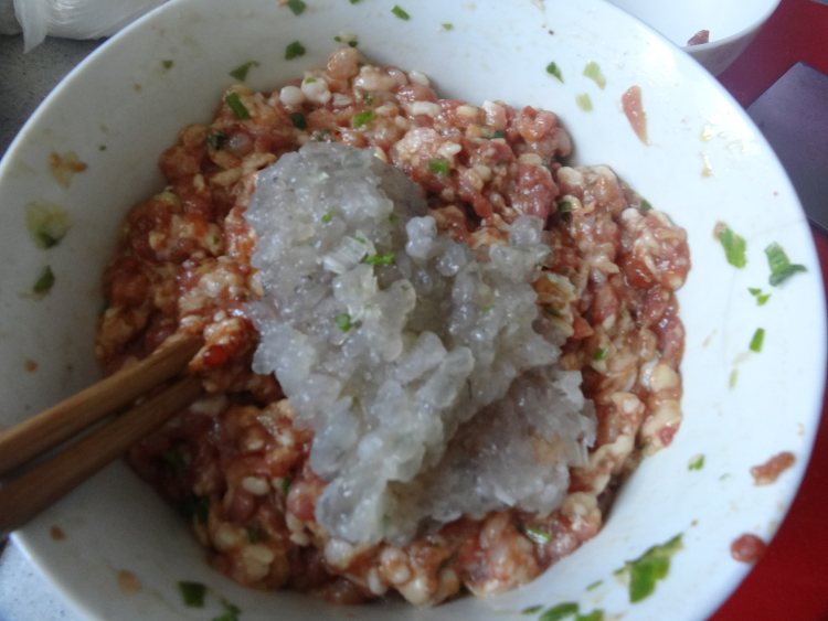 虾仁猪肉粉丝包子步骤4