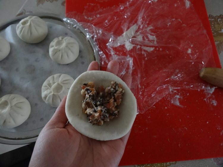 虾仁猪肉粉丝包子步骤11