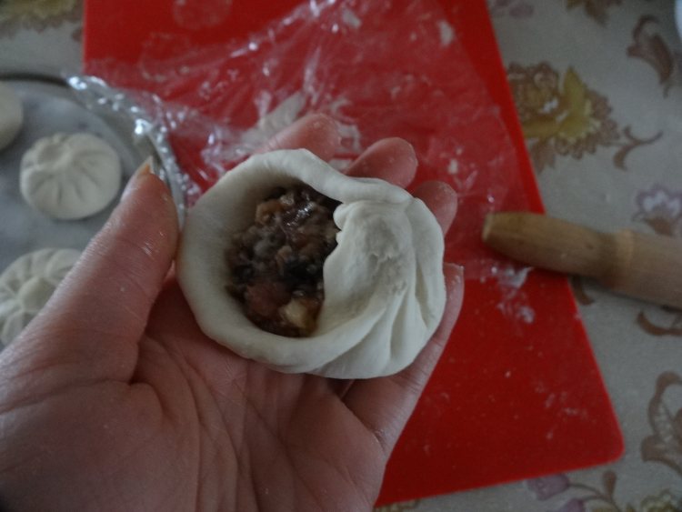 虾仁猪肉粉丝包子步骤12