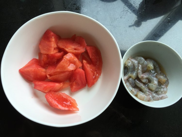 虾仁蘑菇豌豆汤步骤2