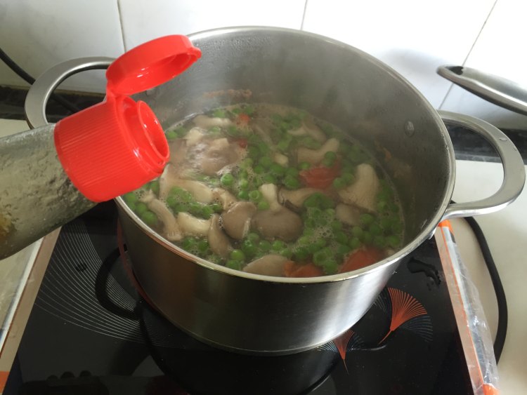 虾仁蘑菇豌豆汤步骤8