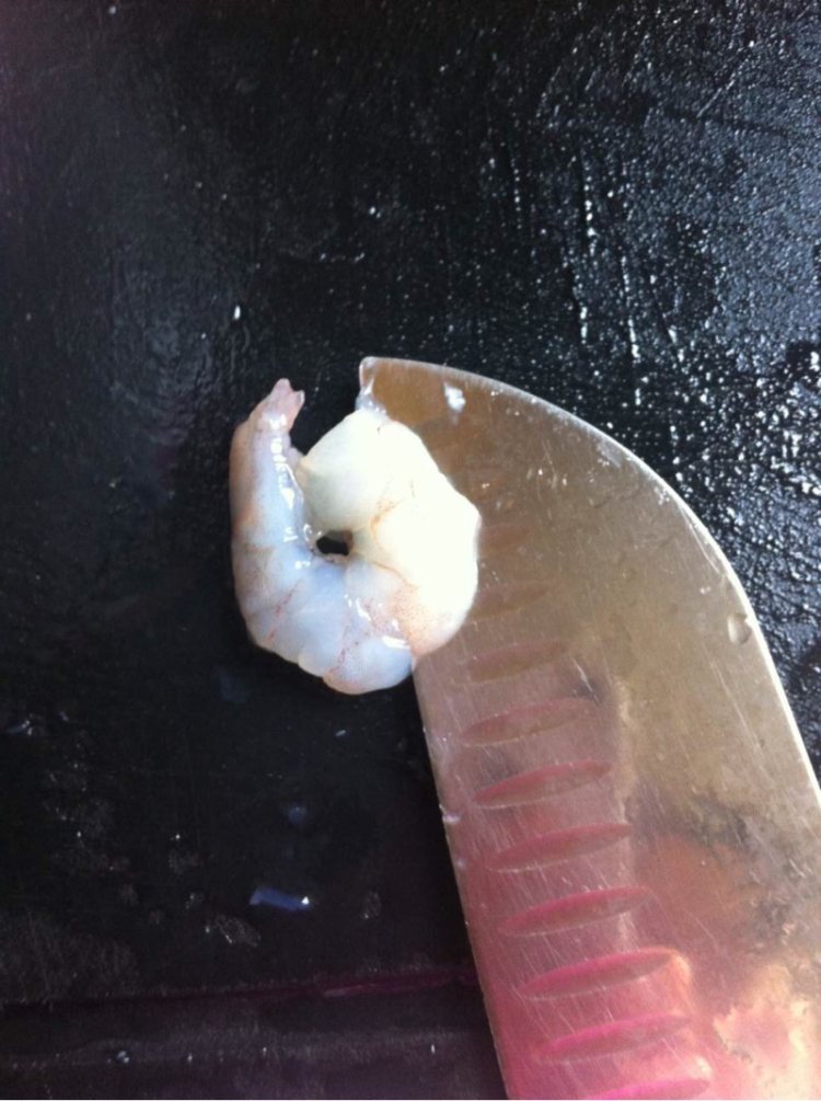 豌豆炒虾仁步骤3