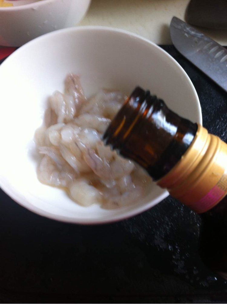 豌豆炒虾仁步骤4
