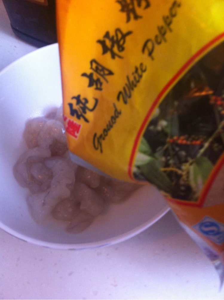 豌豆炒虾仁步骤6