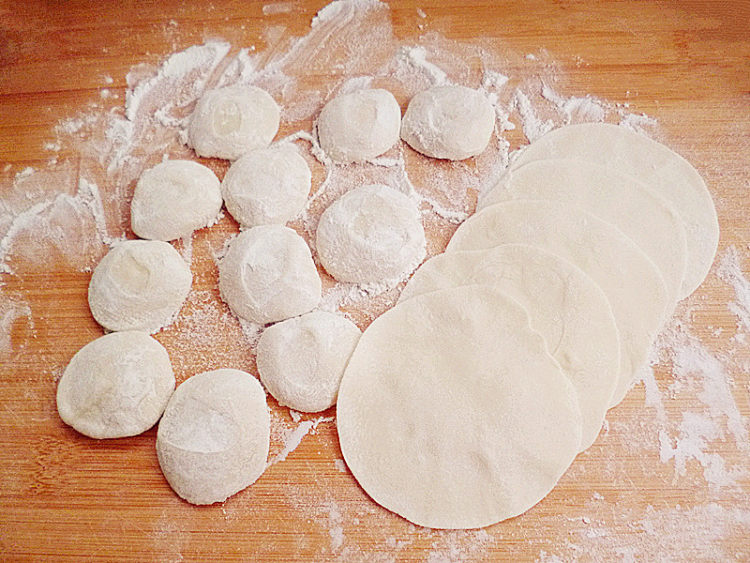 甜玉米虾仁饺子步骤3