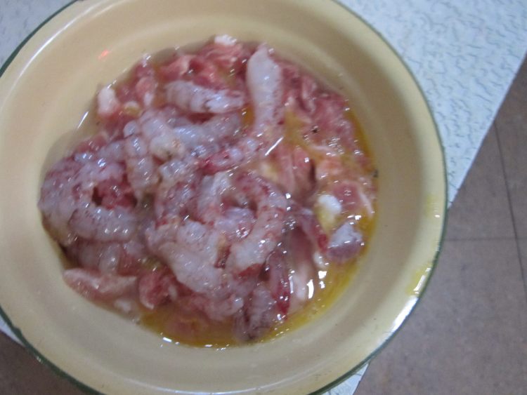紫菜虾仁鸡蛋汤步骤1
