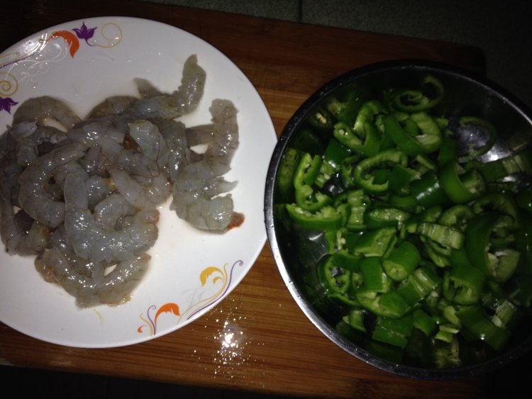 小炒虾仁步骤1