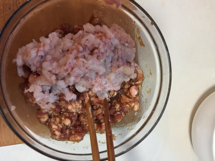 角瓜鸡蛋虾仁锅贴步骤4