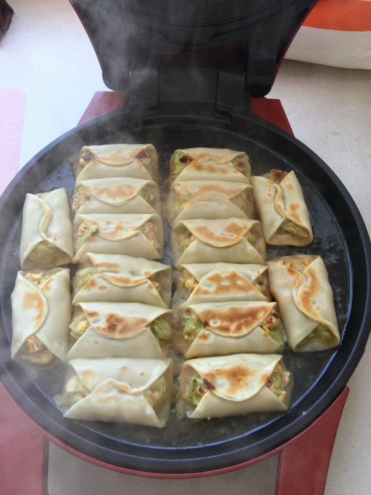 角瓜鸡蛋虾仁锅贴步骤12