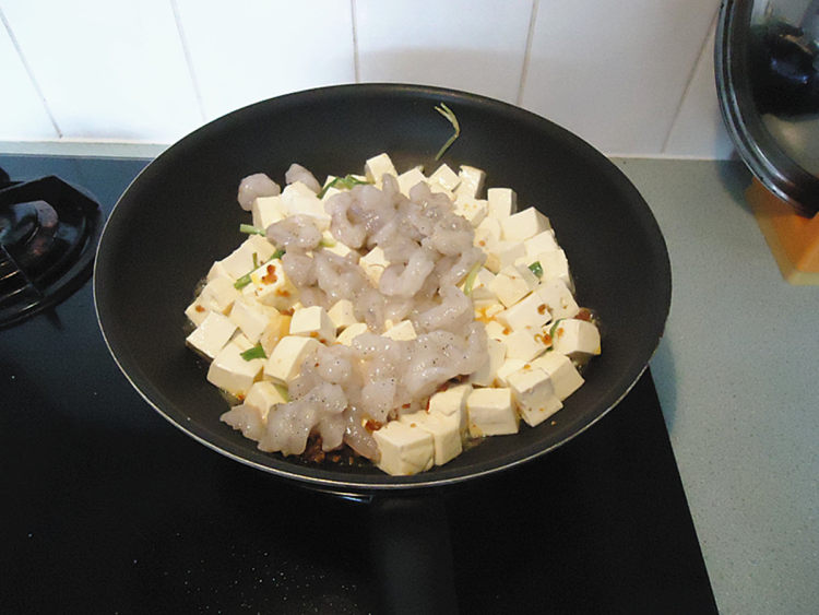 OX酱虾仁煮豆腐步骤8