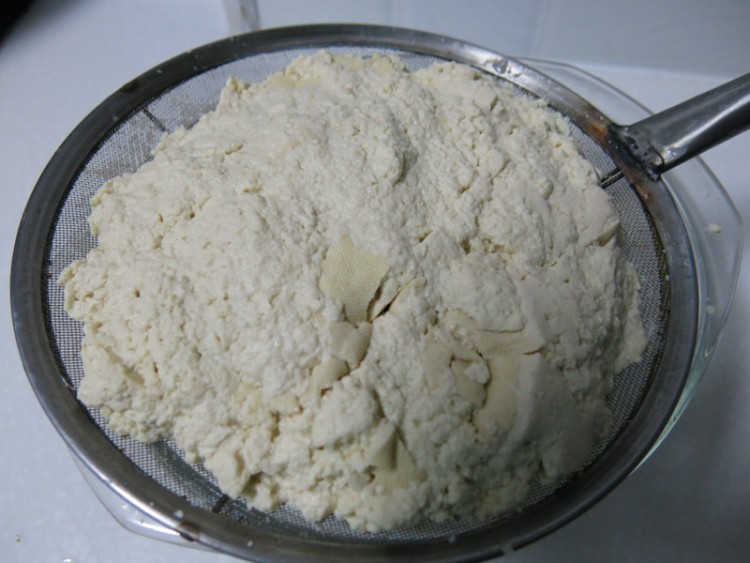 蒸虾仁豆腐丸子步骤2