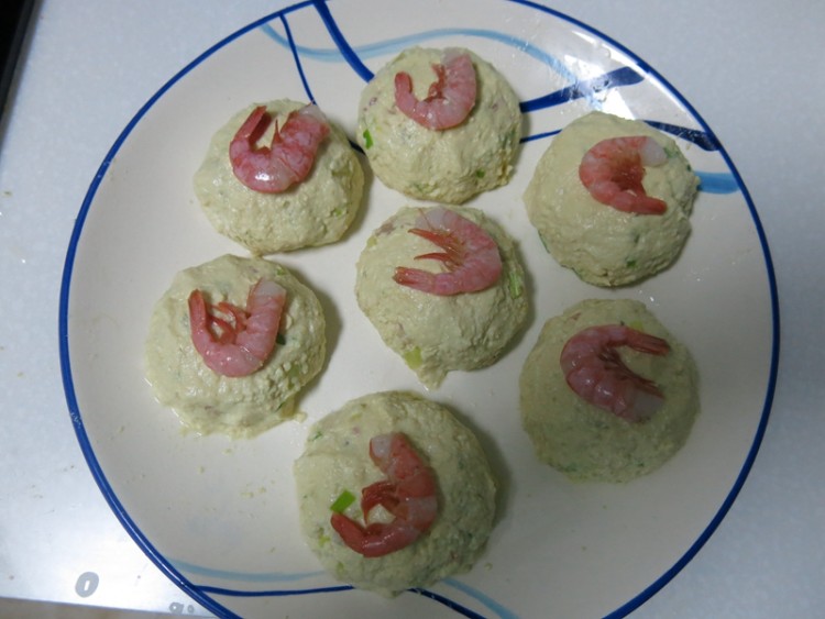 蒸虾仁豆腐丸子步骤8