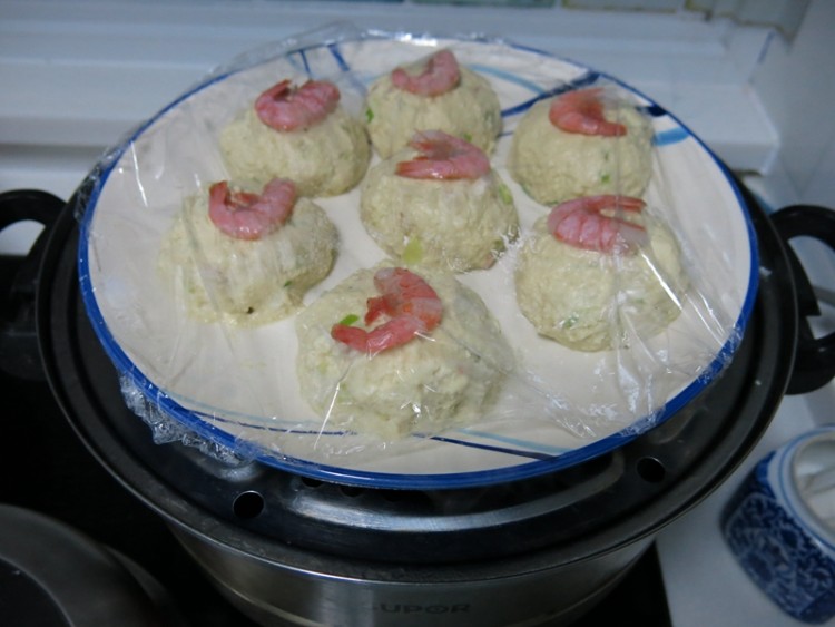 蒸虾仁豆腐丸子步骤9