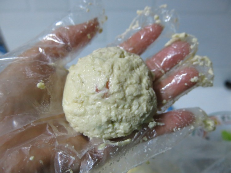 蒸虾仁豆腐丸子步骤7