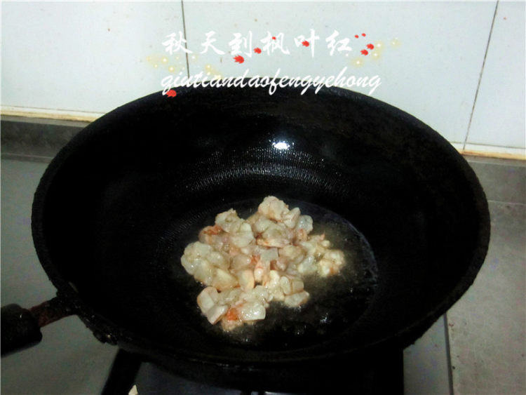 虾仁迷彩炒饭步骤6