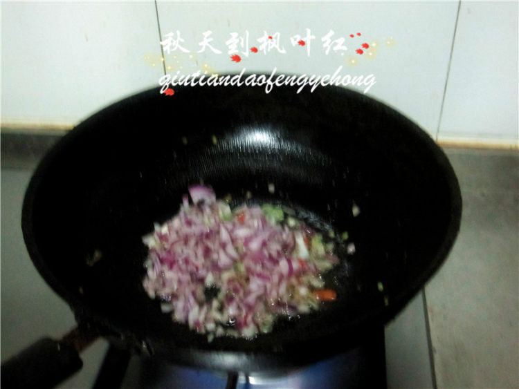 虾仁迷彩炒饭步骤8
