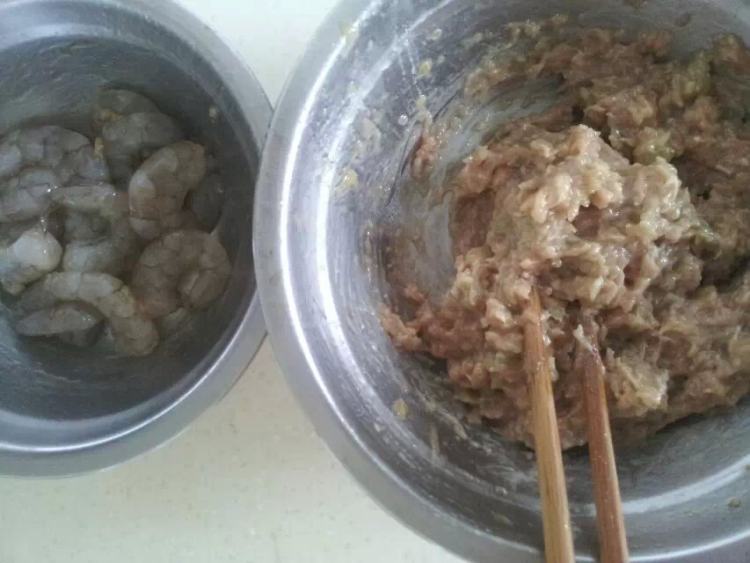 虾仁蔬菜卷步骤1