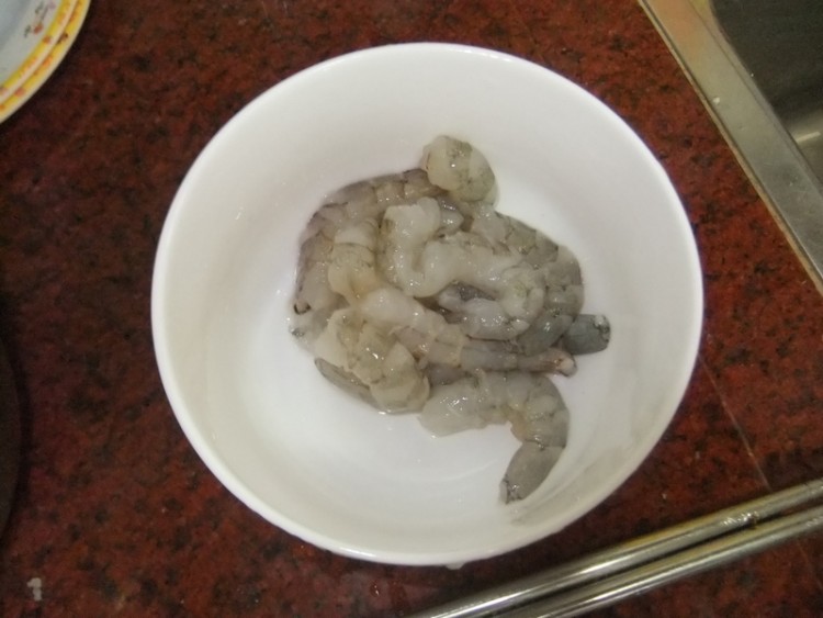 虾仁炒葛薯步骤1