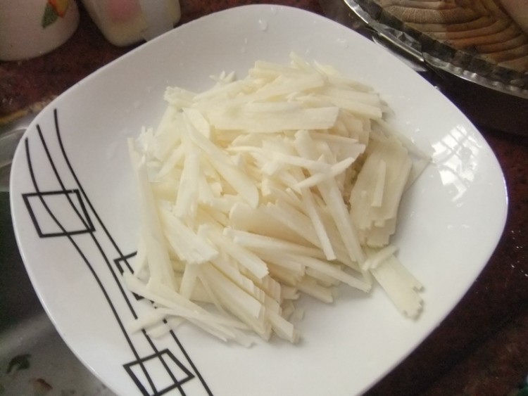 虾仁炒葛薯步骤3