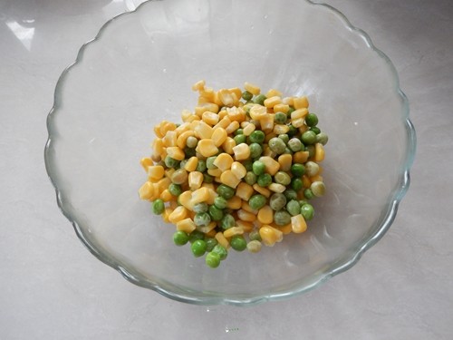 豌豆玉米炒虾仁步骤2