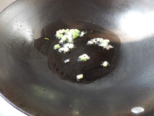 豌豆玉米炒虾仁步骤6