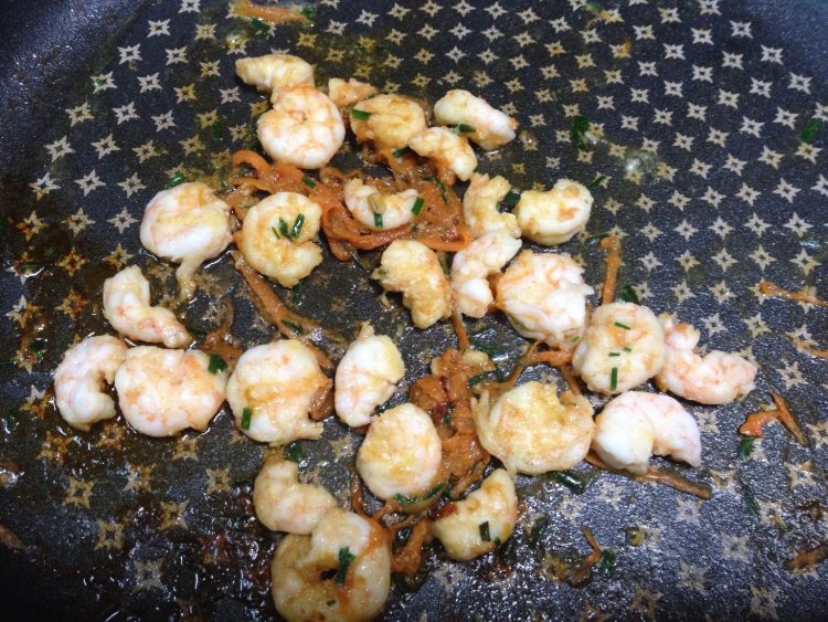 鲜虾胡萝卜椒盐煎饼步骤6