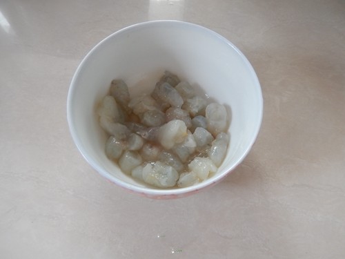 虾仁煎蛋步骤1