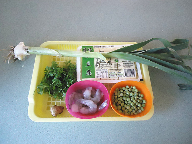 虾仁豆腐羹步骤1