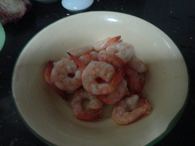 毛豆炒虾仁步骤3